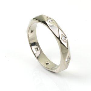 "Harlequin" 14 kt guld ring med brillanter