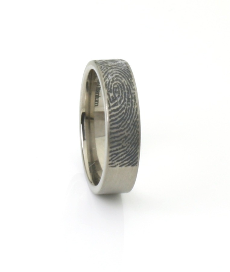 Tianium ring med 3 rækker Signity Swarovki sten/ fås også med brillanter