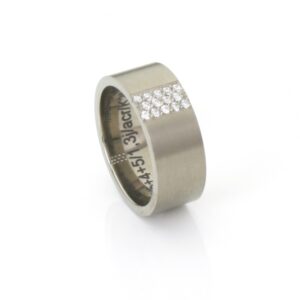 Tianium ring med 3 rækker Signity Swarovki sten/ fås også med brillanter
