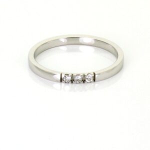 romantisk hvidguldring (14 karat) med 3 * 0,02 carat brillanter