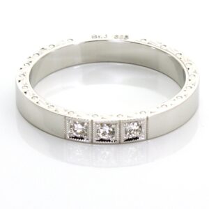 ring i 14 karat hvidguld med 3 stk 0,03 carat brillanter