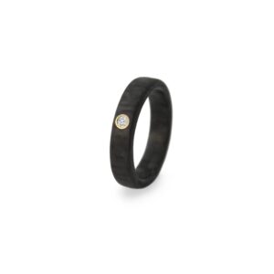 Carbonau kulfiber ring med brillant i guldfatning