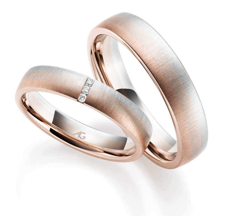 CABOCHON ringen er fra Mads Z Gold Label kollektion