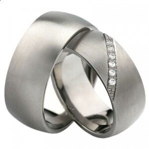 titanium ringe med brillanter.
